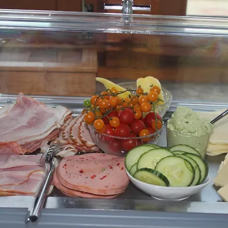Alojamento de Acomodação e Pequeno-almoço Gaestehaus Christa ****