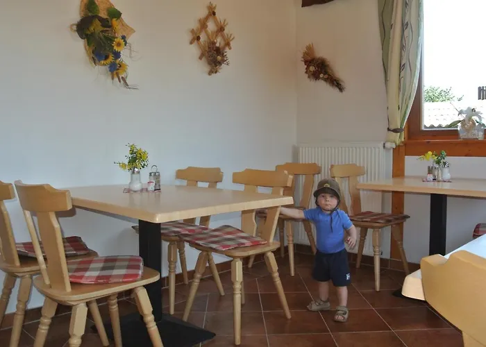 Gaestehaus Christa **** فندق مبيت وإفطار