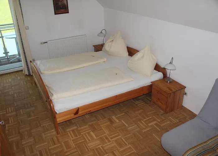 Gaestehaus Christa **** فندق مبيت وإفطار